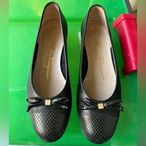 Salvatore Ferragamo size 6 vintage black ballet flats